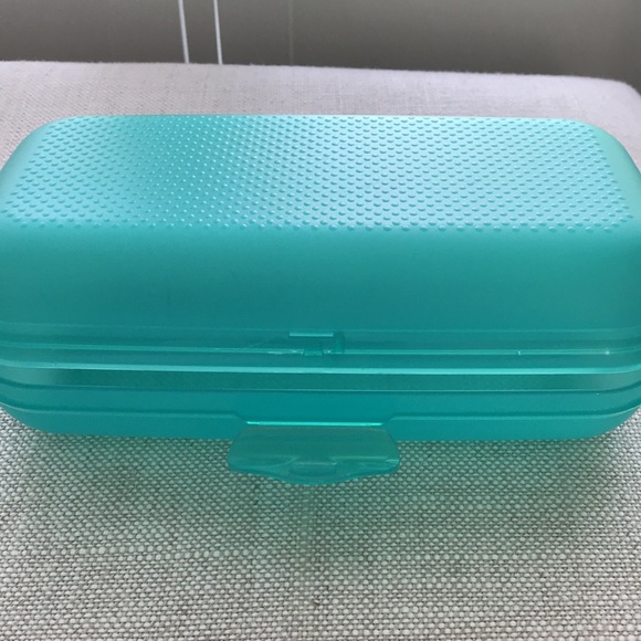 Tupperware Container - Picture 6 of 9